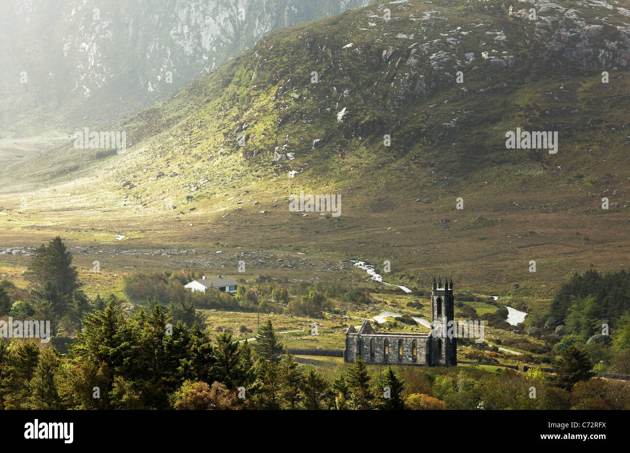 Dunlewy rovine della chiesa nel fondo valle, Dunlewy, County Donegal, Repubblica di Irlanda Foto Stock