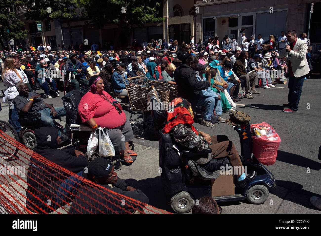 Servizio religioso per i senzatetto in tenderloin di san francisco Foto Stock