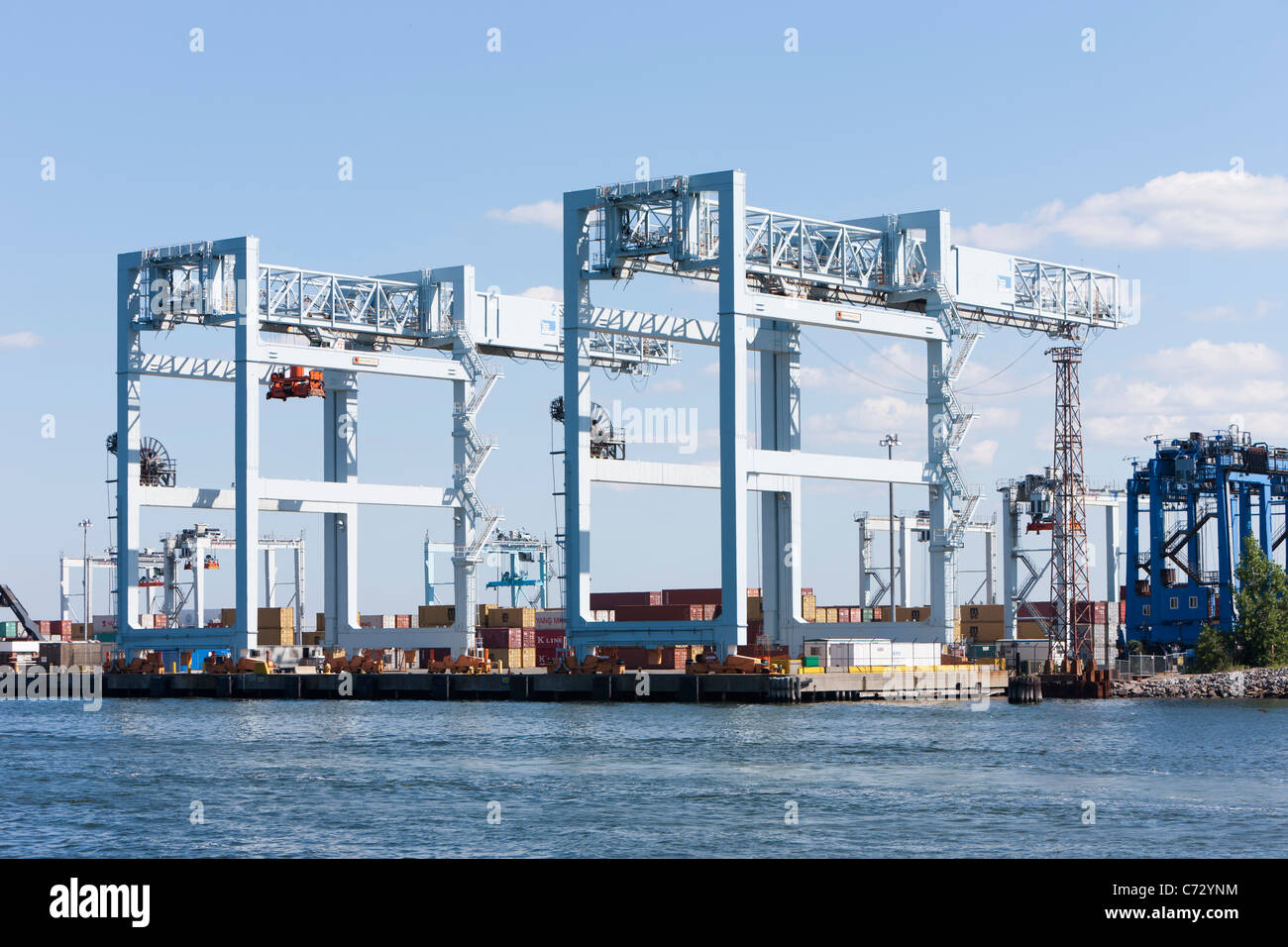 Gru Portainer 1 e 2 di nel Massport Paul W. Conley Terminal Container, Boston, Massachusetts. Foto Stock