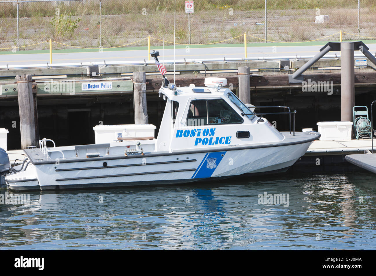 Uno dei battelli della Polizia di Boston Harbor Unità Patrol, inserito appena fuori del Terminal Street in South Boston Foto Stock