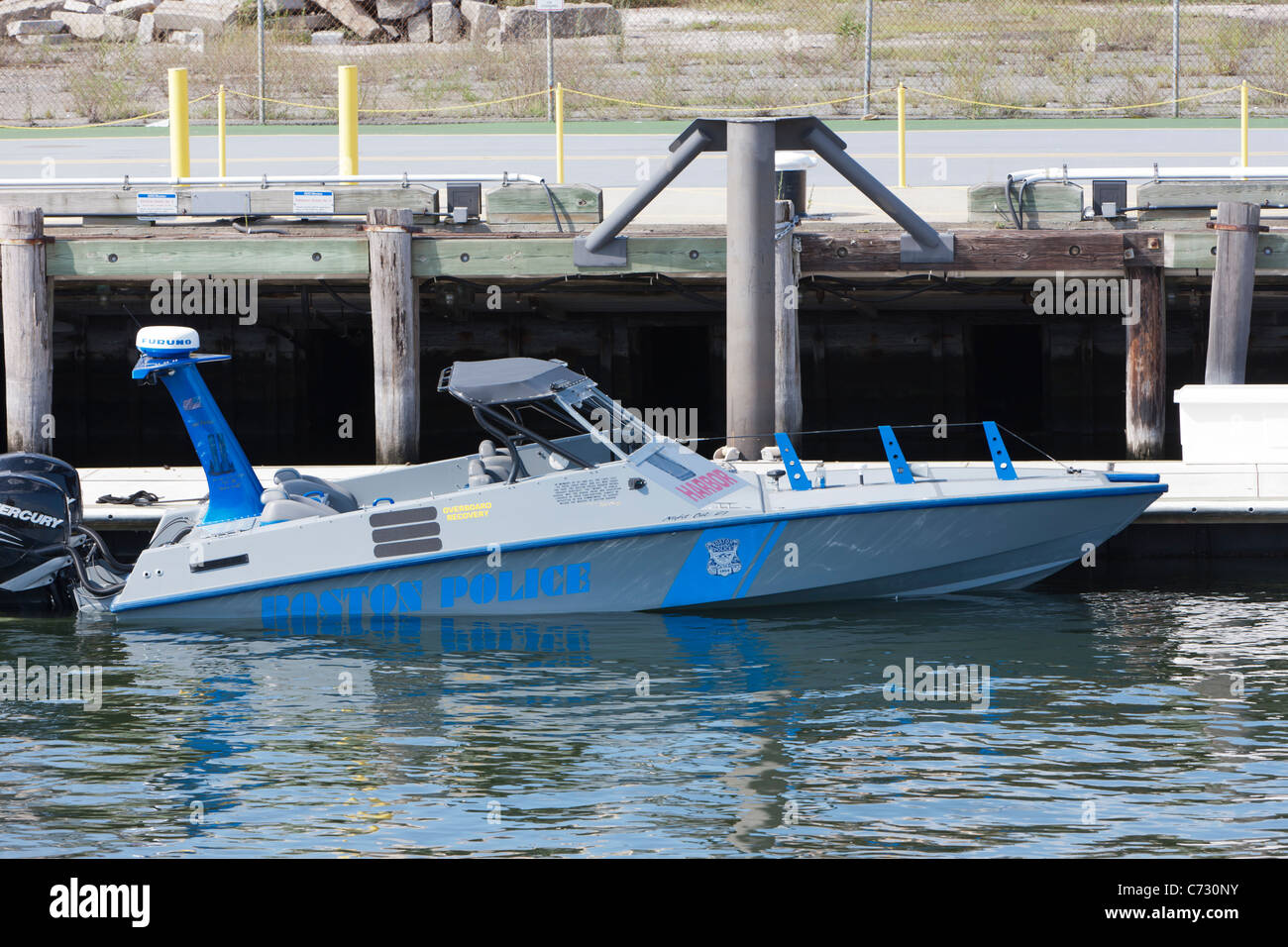 Uno dei battelli della Polizia di Boston Harbor Unità Patrol, inserito appena fuori del Terminal Street in South Boston. Foto Stock