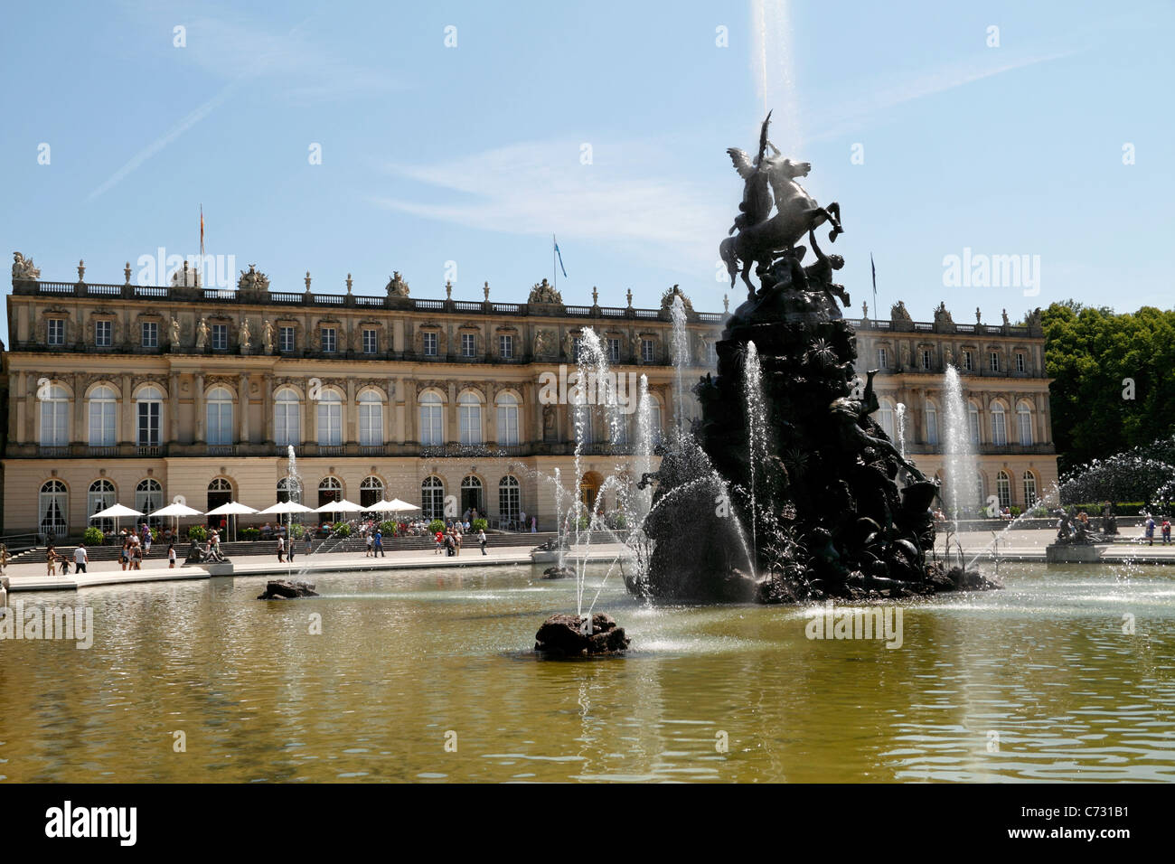 Schloss Herrenchiemsee Palace con fama Fontana, Herreninsel Alta Baviera Germania Foto Stock