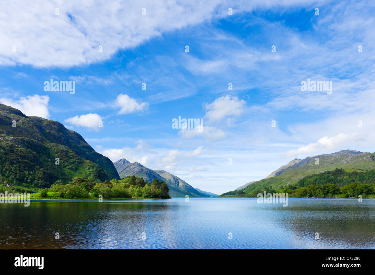 Loch Shiel in mattina presto da vicino Glenfinnan monumento, Glenfinnan, Lochabar, Highlands scozzesi, Scotland, Regno Unito Foto Stock