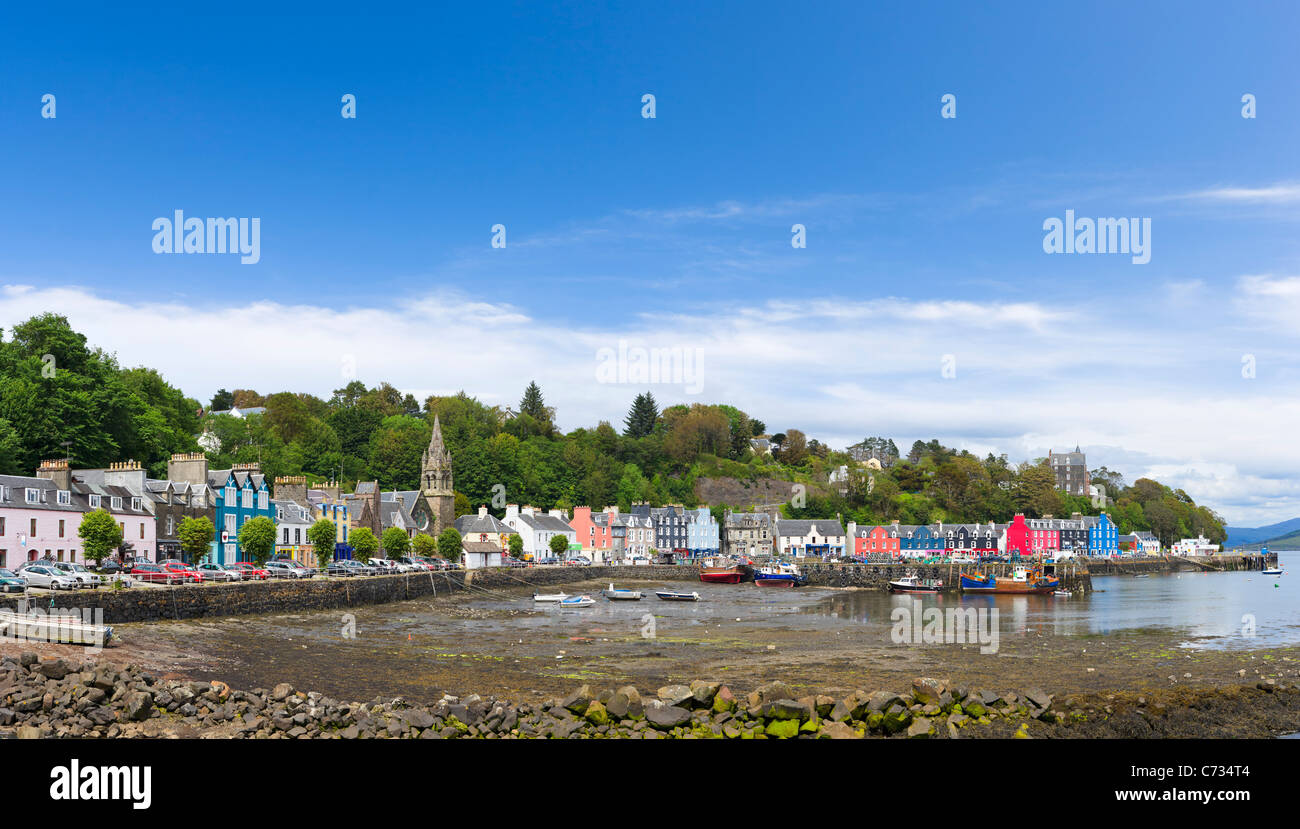 La bassa marea nel pittoresco porto di pesca di Tobermory sull'Isle of Mull, Ebridi Interne, Argyll and Bute, Scotland, Regno Unito Foto Stock