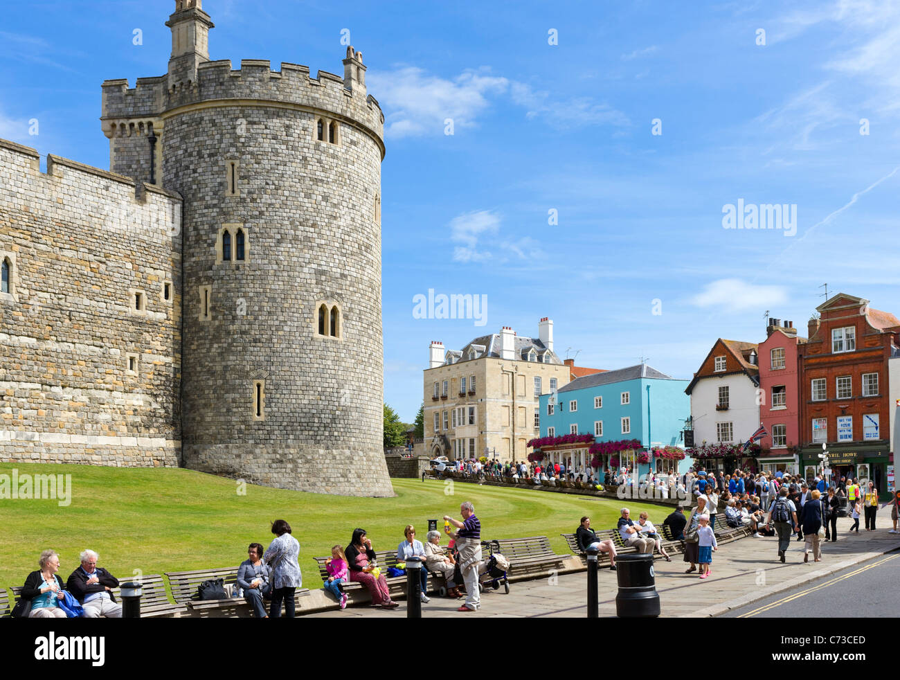 Il Castello di Windsor e dalla High Street, Windsor, Berkshire, Inghilterra, Regno Unito Foto Stock