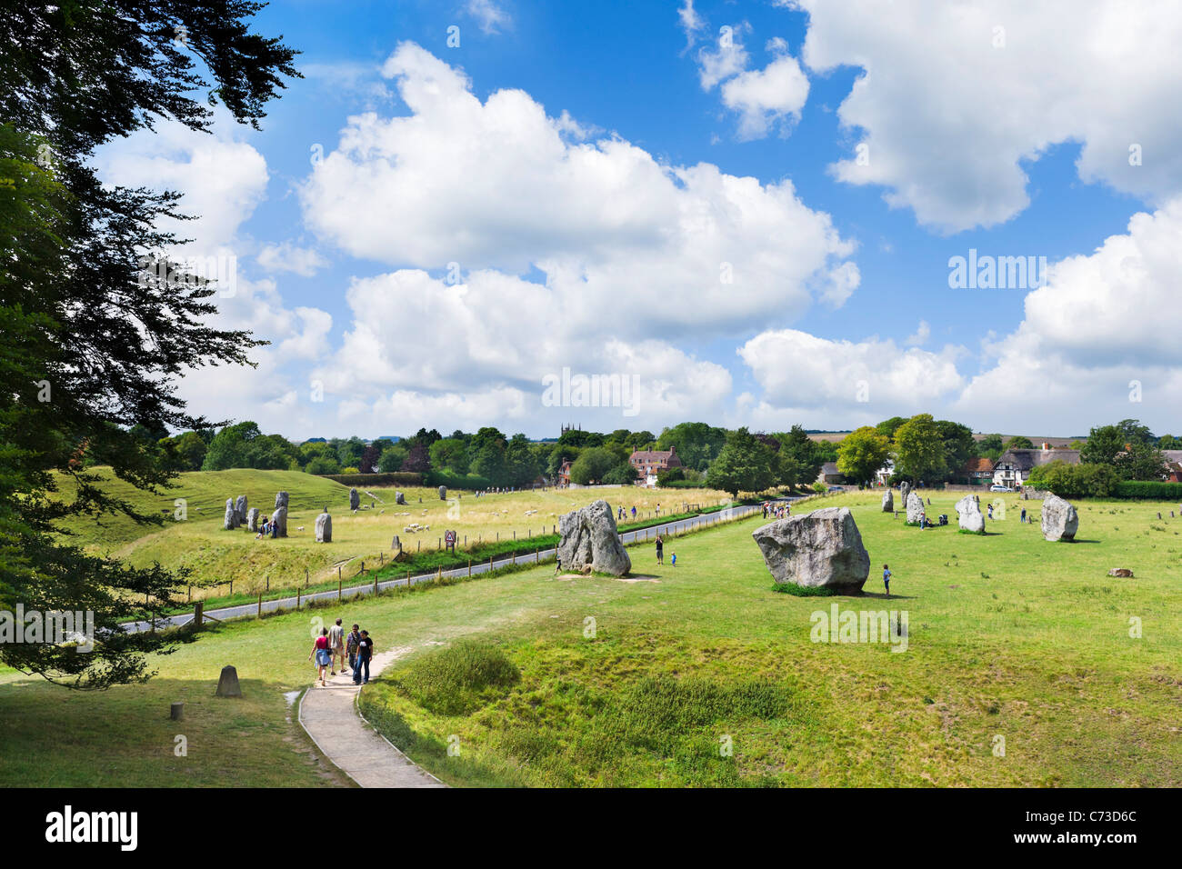 La storica cerchio di Pietre di Avebury, Wiltshire, Inghilterra, Regno Unito Foto Stock