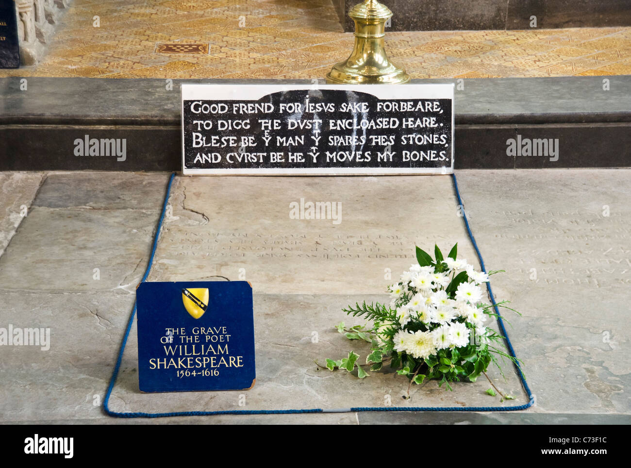 La tomba di William Shakespeare nella chiesa della Santissima Trinità, Stratford-upon-Avon, Warwickshire, Inghilterra, Regno Unito Foto Stock