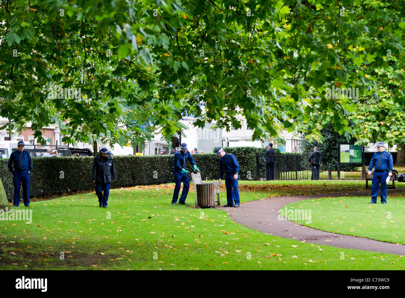 Il decimo anniversario di 9/11 di attacco contro il World Trade Center, sicurezza è stretto in Grosvenor Square per un memoriale di servizio Foto Stock