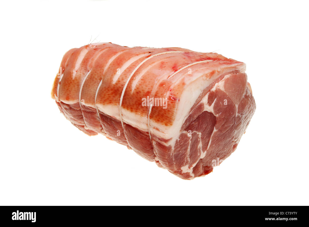 Giunto crudo di carne di maiale isolata contro bianco Foto Stock