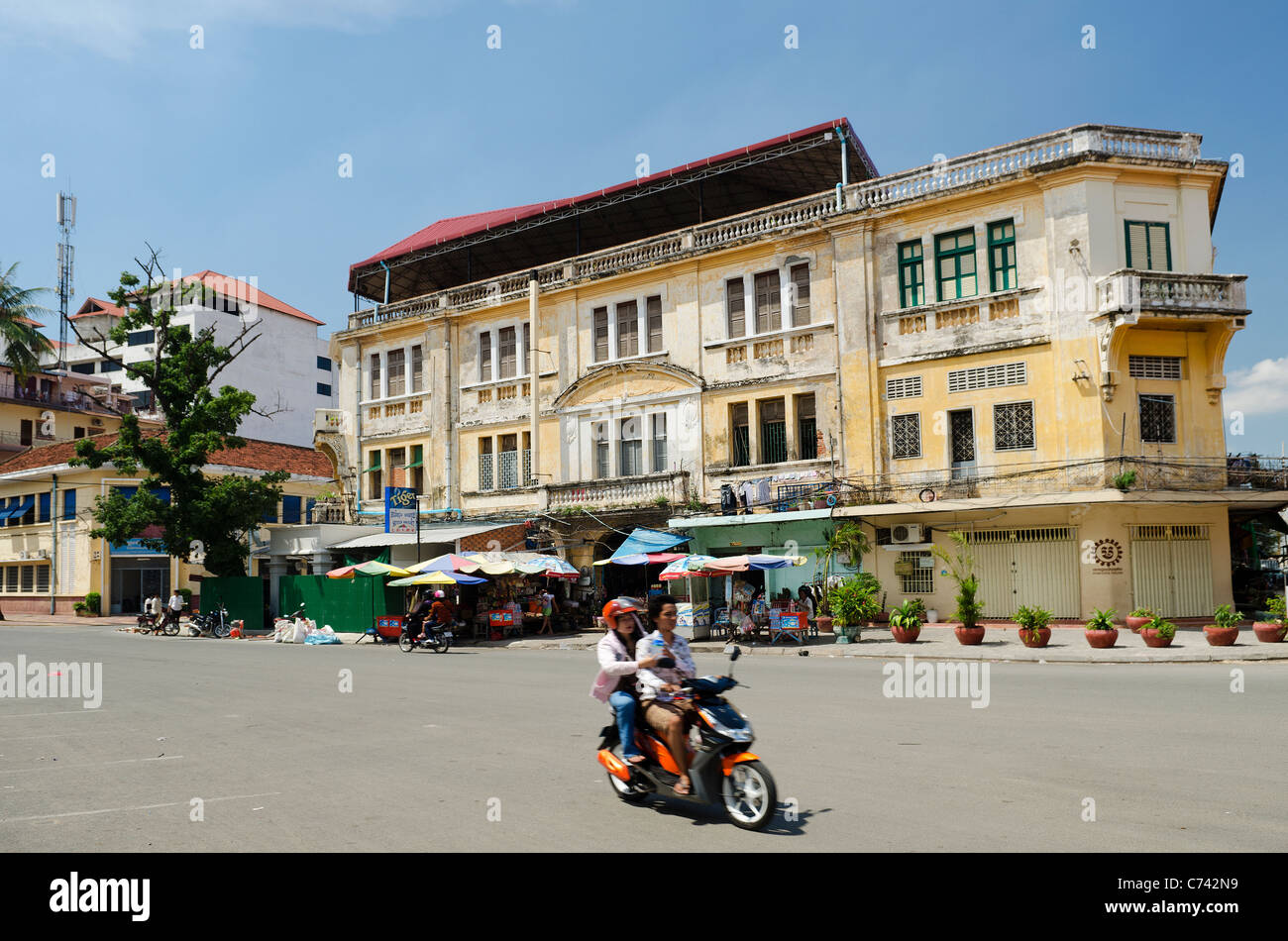 Francese edificio coloniale a Phnom Penh Cambogia Foto Stock