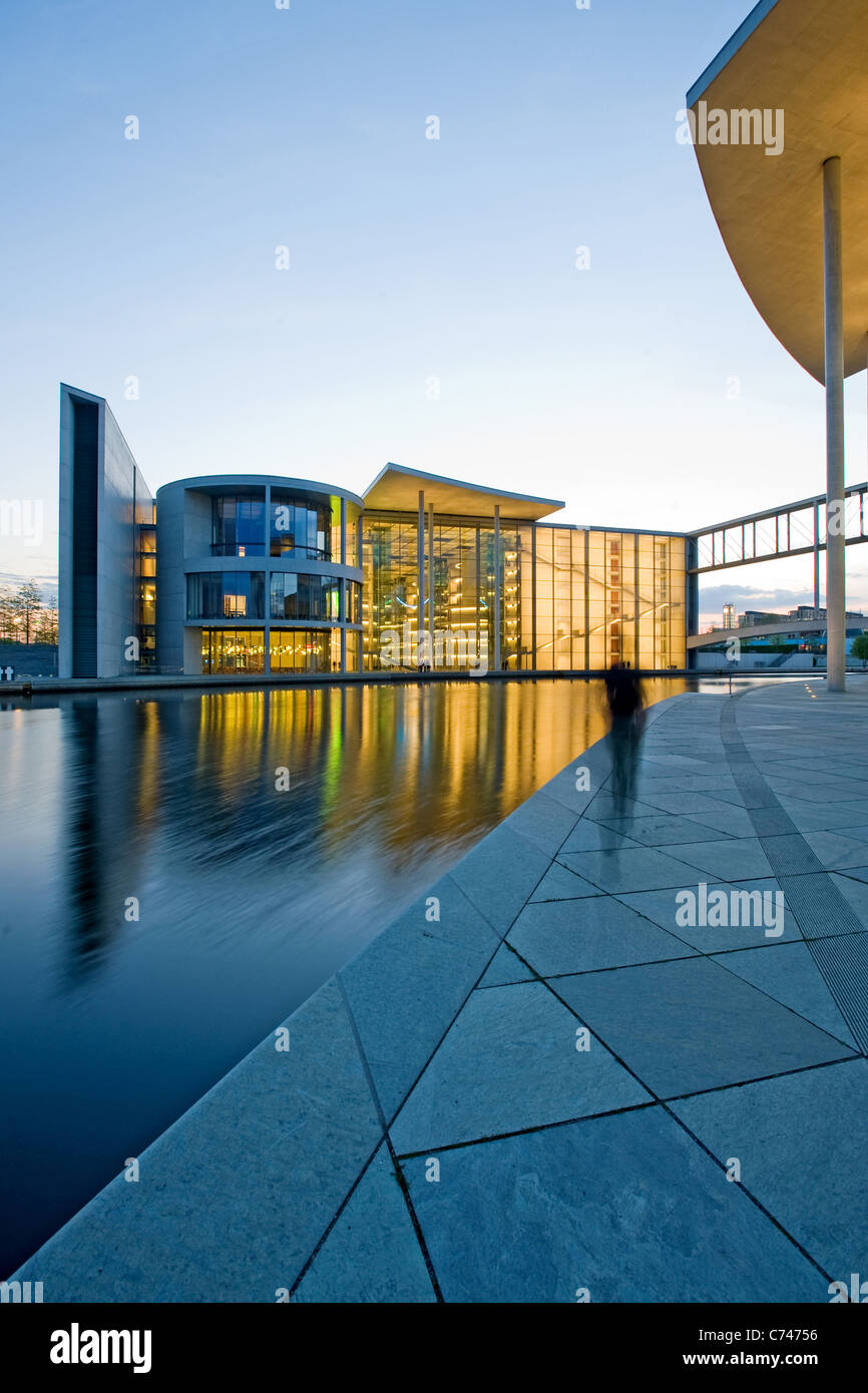 Il Paul-Loebe-Haus a Spree Berlino Germania Foto Stock