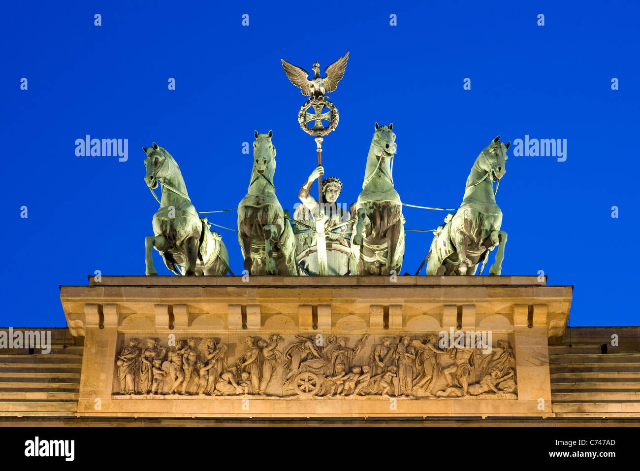 La Quadriga sulla Porta di Brandeburgo a Berlino Germania Foto Stock