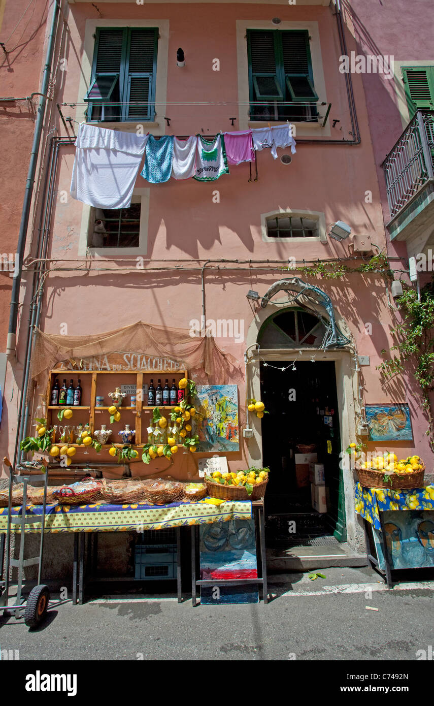 Negozio di limone al centro storico di Monterosso al Mare, le Cinque Terre, sito Patrimonio Mondiale dell'Unesco, la Liguria di Levante, Italia, mare Mediterraneo, Europa Foto Stock