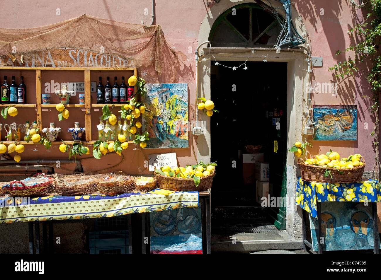 Negozio di limone al centro storico di Monterosso al Mare, le Cinque Terre, sito Patrimonio Mondiale dell'Unesco, la Liguria di Levante, Italia, mare Mediterraneo, Europa Foto Stock