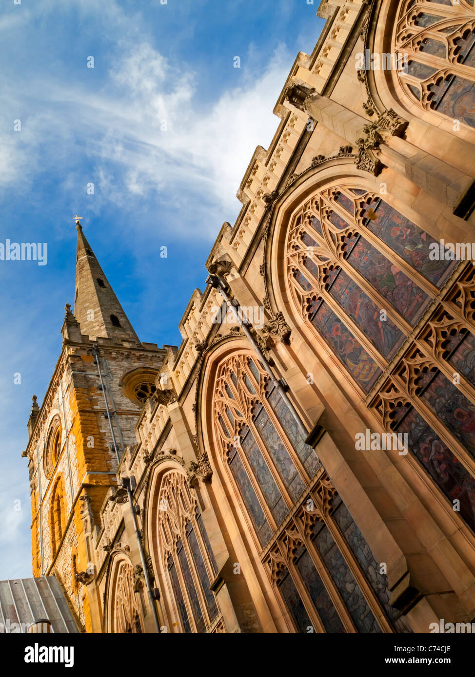 Esterno della Chiesa della Santa Trinità in Stratford upon Avon Warwickshire Inghilterra dove William Shakespeare è stato battezzato e sepolto Foto Stock