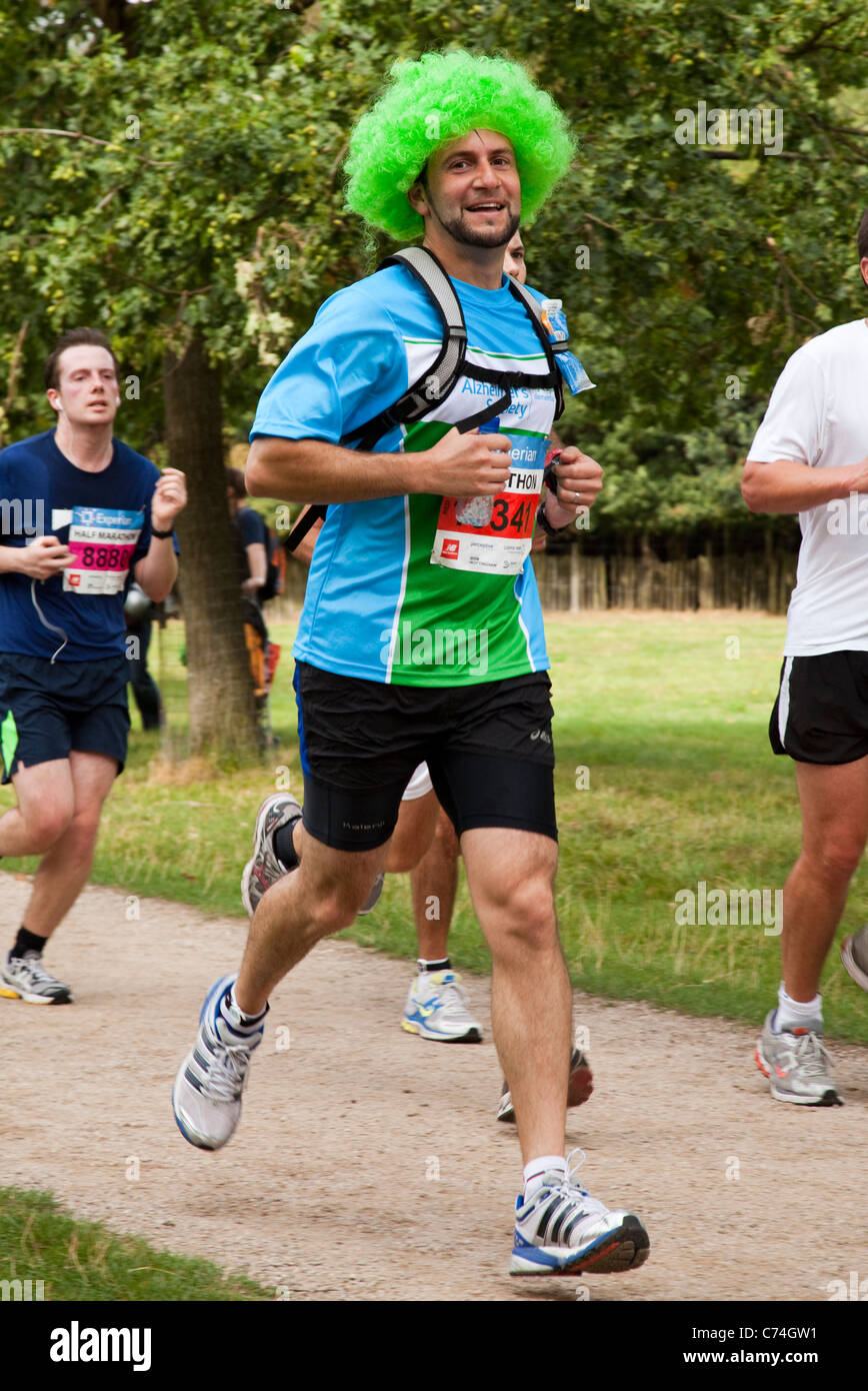 I partecipanti in una maratona di beneficenza - Robin Hood Maratona Inghilterra Nottingham REGNO UNITO Foto Stock