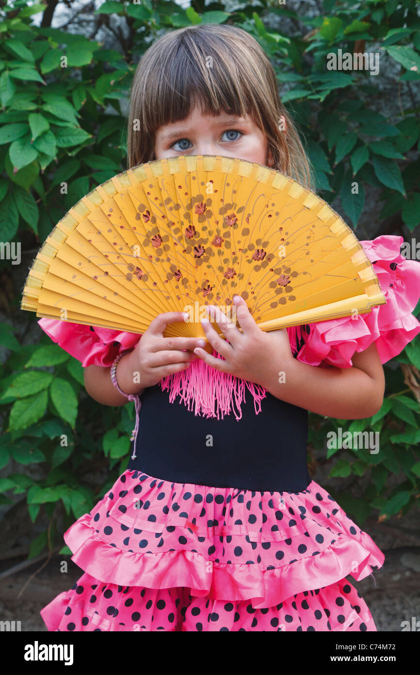 Vestito da flamenco bambino immagini e fotografie stock ad alta risoluzione  - Alamy