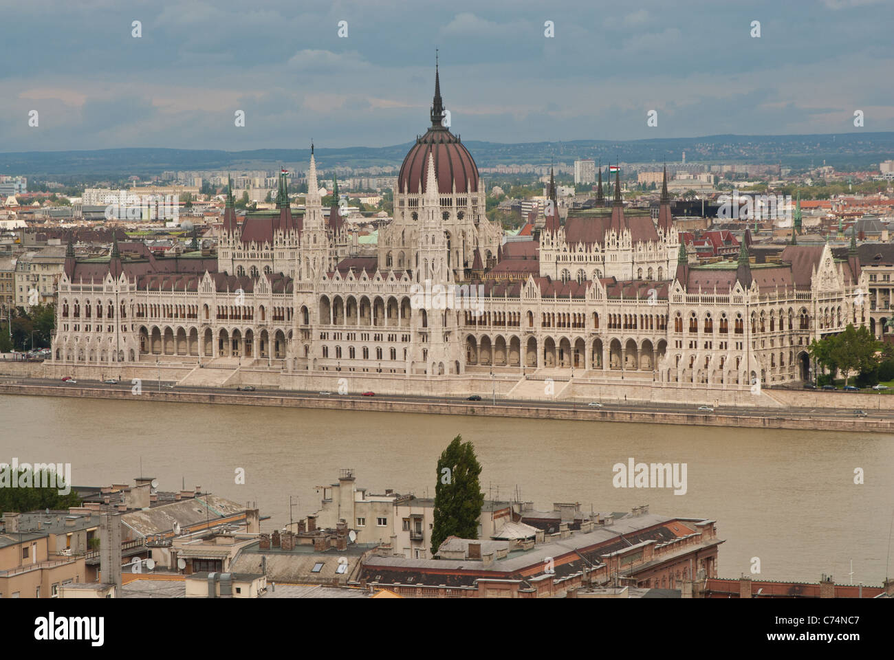 Il Palazzo del Parlamento sulle rive del fiume Danubio, Budapest, Ungheria Foto Stock