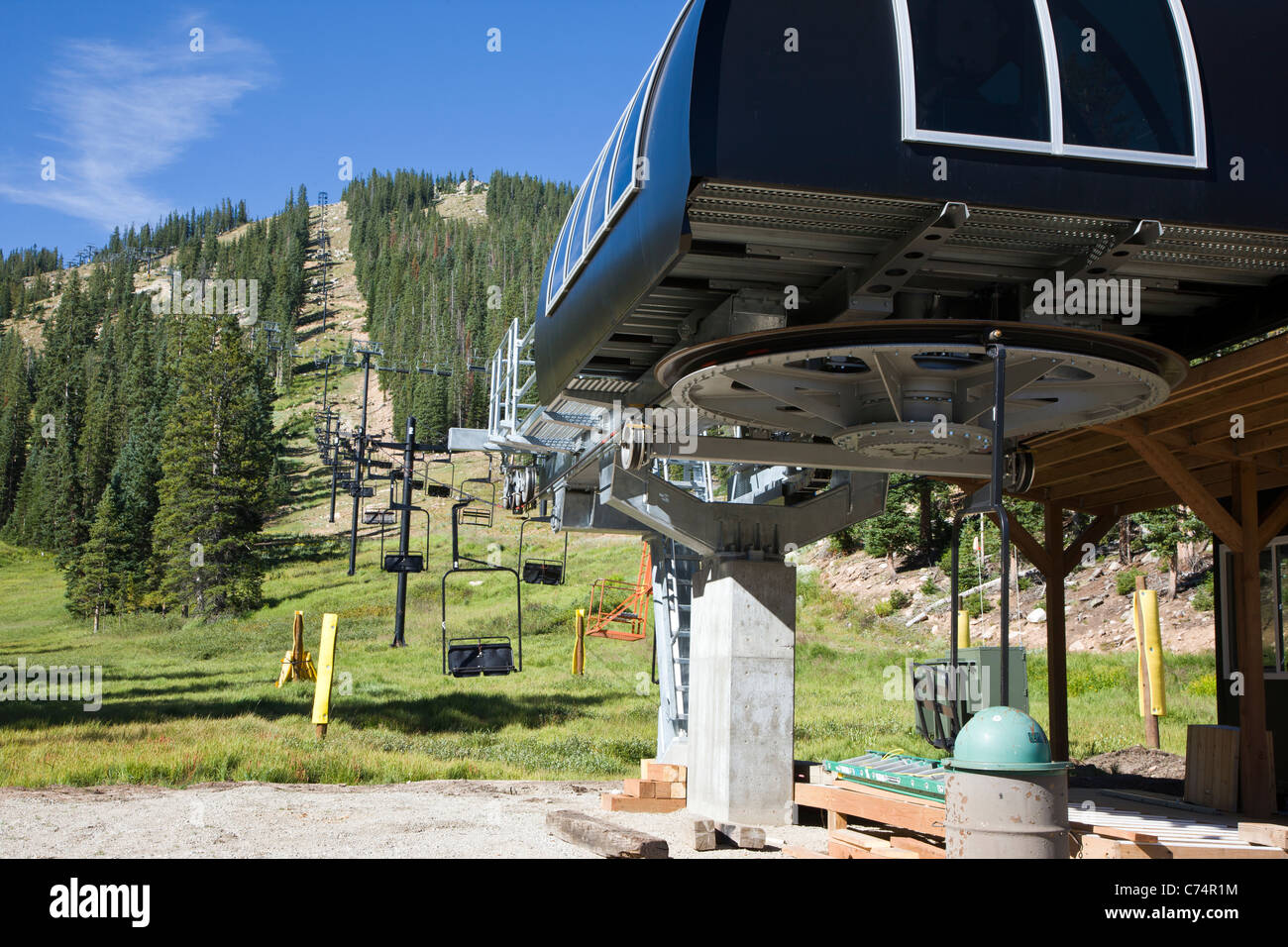 Vista estiva di Monarch Mountain ski area situata a 10,790' altitudine nella gamma Sawatch delle Montagne Rocciose, Colorado, STATI UNITI D'AMERICA Foto Stock