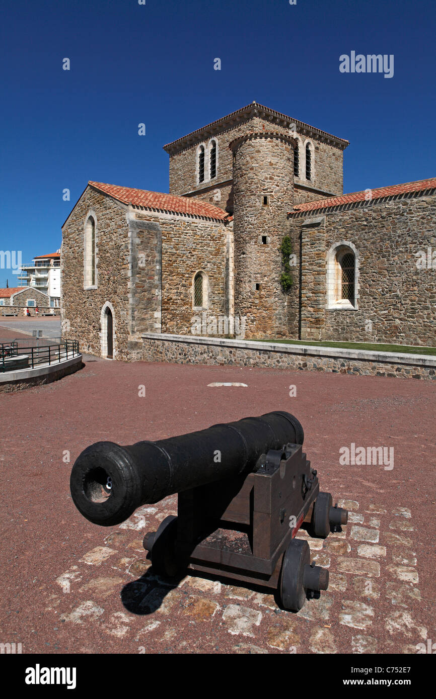 Il priorato e St Nicholas Fort. La Chaume, Vendee, Francia occidentale. Costa atlantica. Architettura restaurato degli anni settanta. Foto Stock