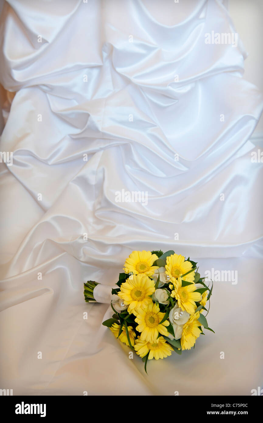 Brides bouquet di margherite giallo Foto Stock