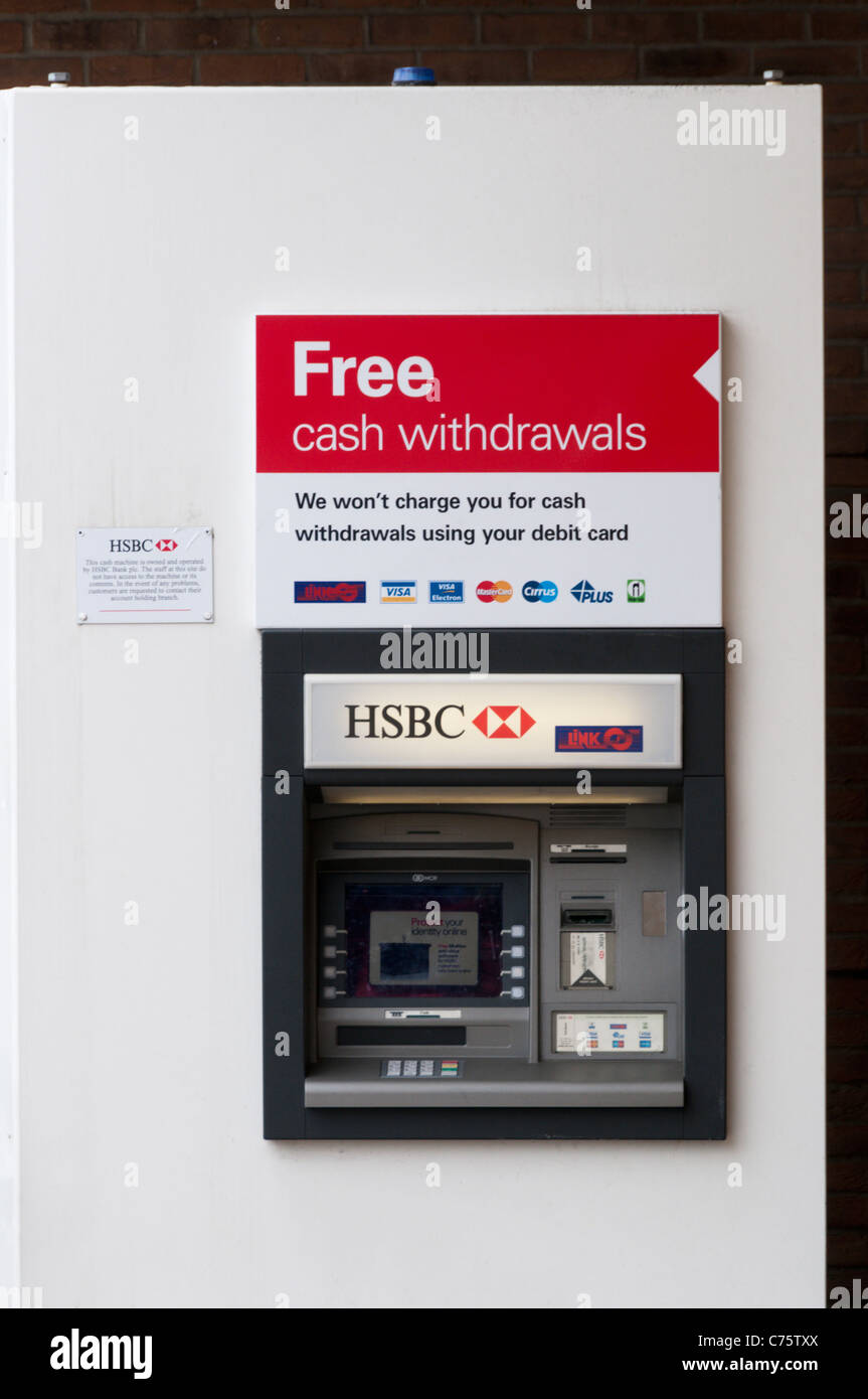 Un HSBC bancomat offre gratuitamente il prelievo di contanti Foto Stock