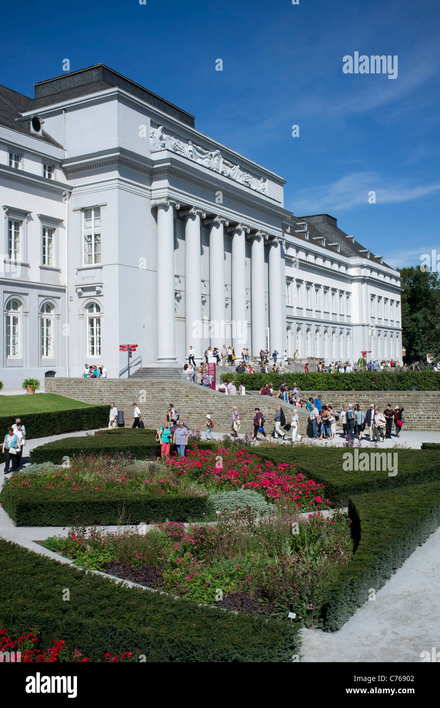 Giardini presso il Kurfurstliches Schloss o Palazzo elettorale presso la Federal Horticultural Show o Bundesgartenschau BUGA Koblenz Foto Stock