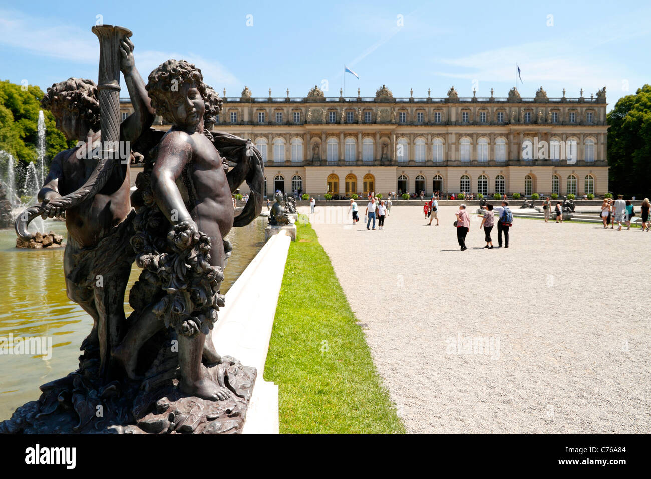 Schloss Herrenchiemsee Palace con fama Fontana figura, Herreninsel Alta Baviera Germania Foto Stock