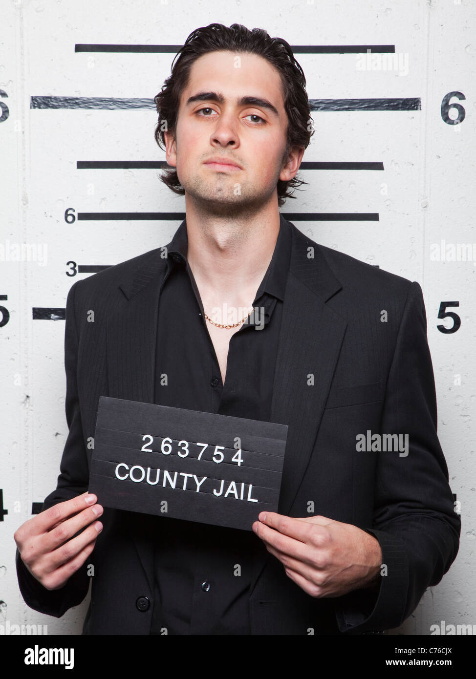 Studio mugshot di giovane Foto Stock