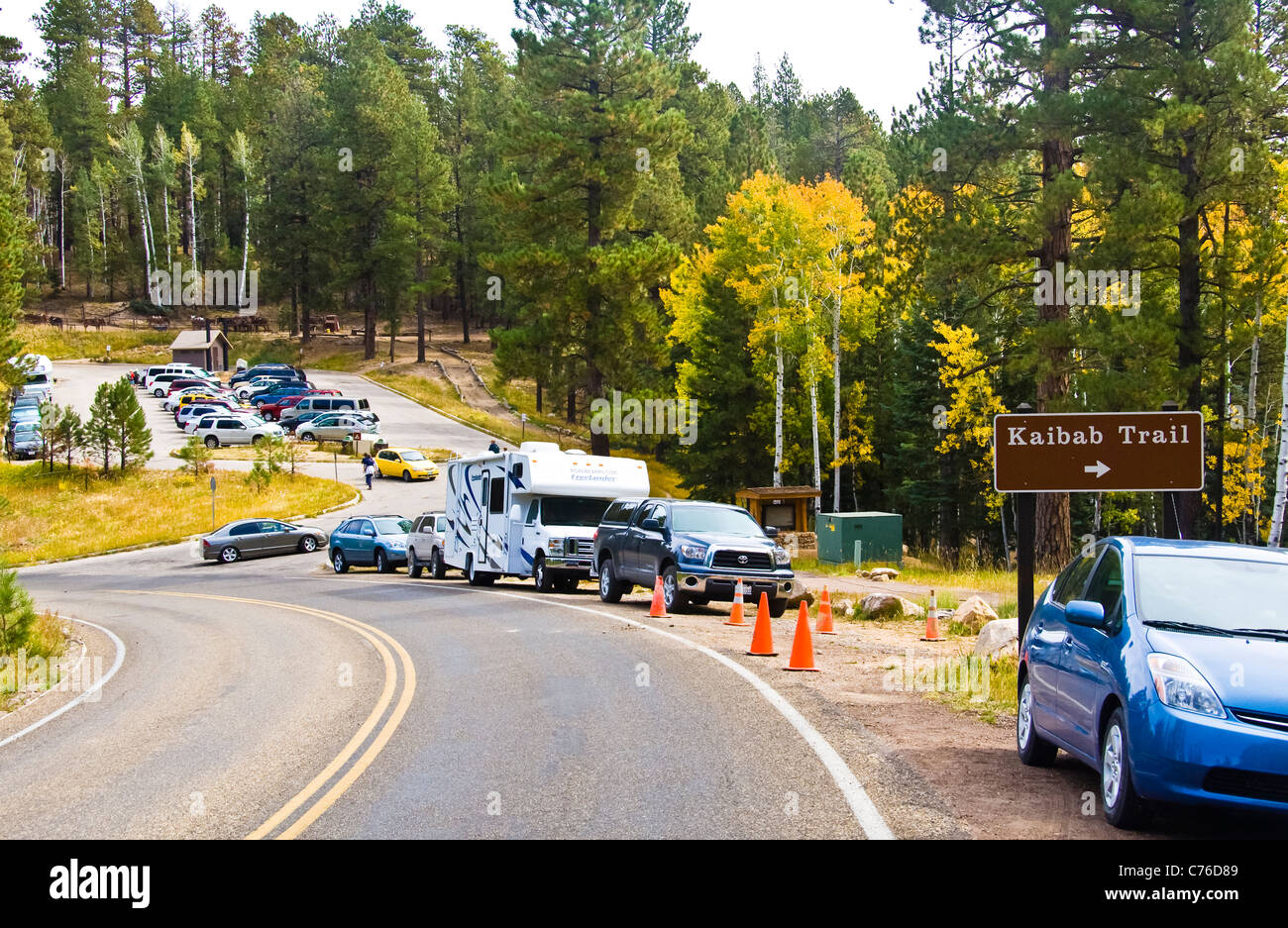 La distanza e il tempo di percorrenza varia. Questo è il solo mantenuta trail nel canyon dal North Rim. Foto Stock