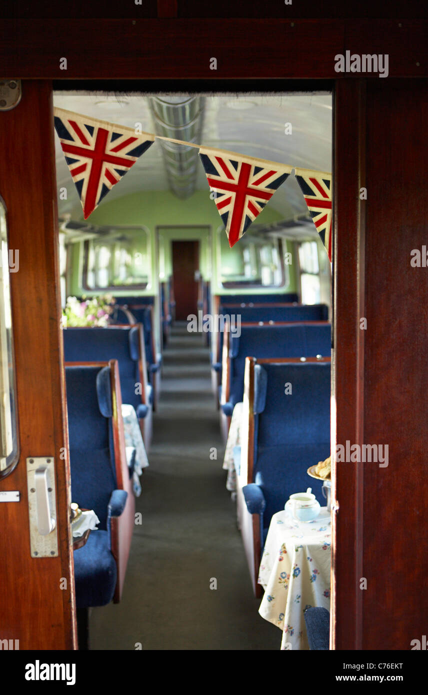 Il Dorset treno a vapore carrello vestito dall austriaco celebrity chef Sarah Wiener per TV tedesca Foto Stock