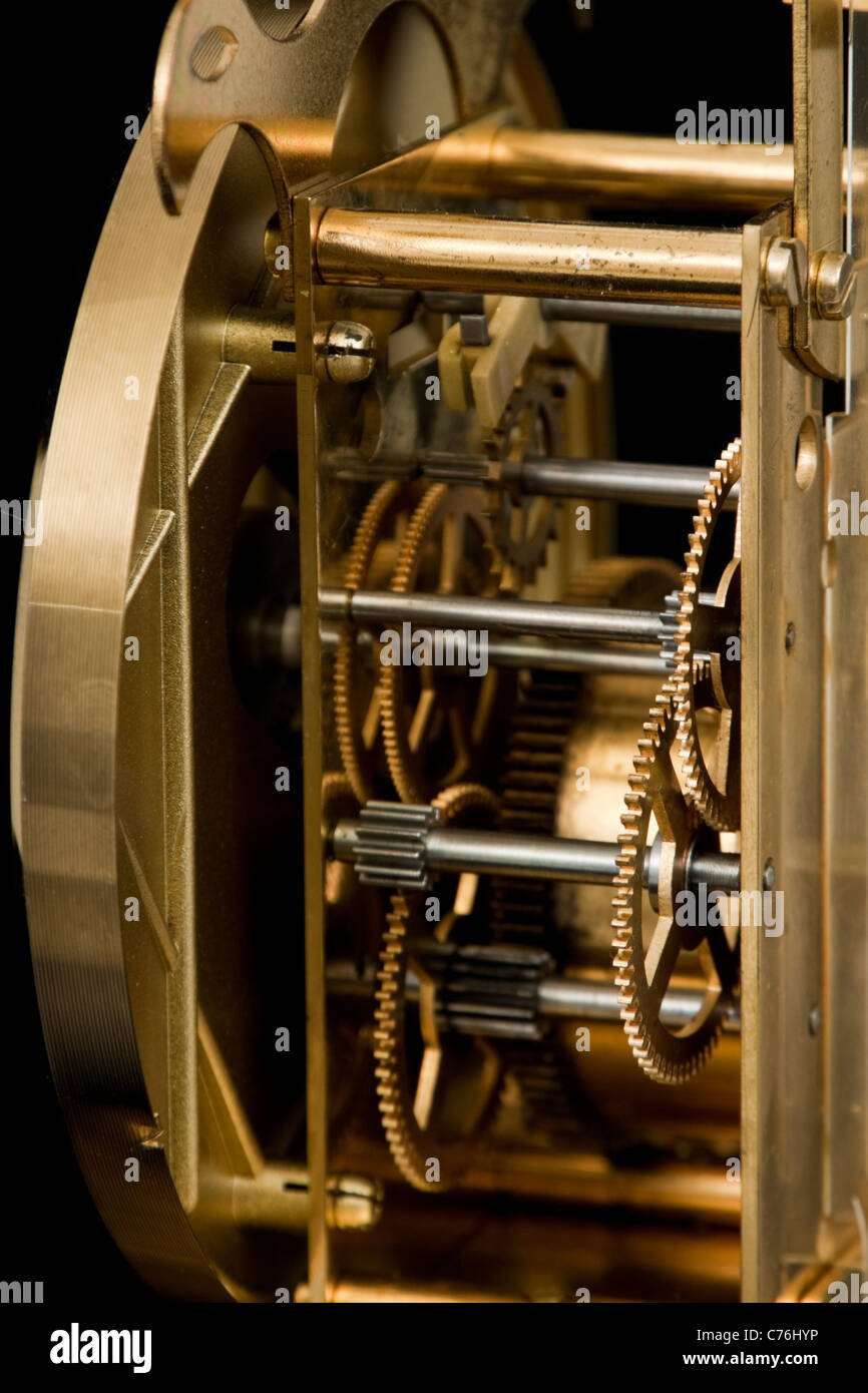 Meccanismo di vintage Haller cupola in ottone a torsione con orologio a  pendolo rotante Foto stock - Alamy