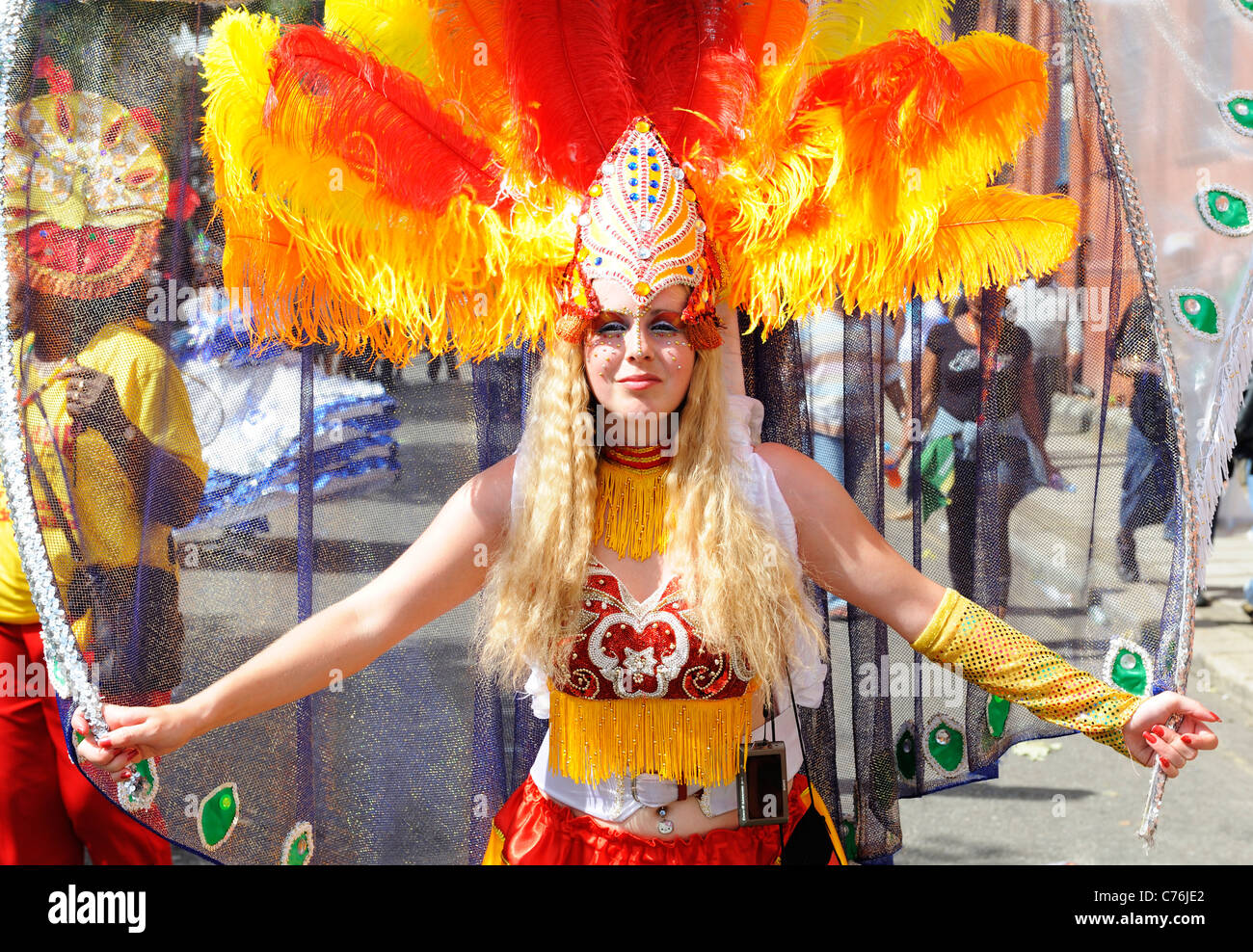 Il carnevale esecutore con il Costume colorato Foto Stock