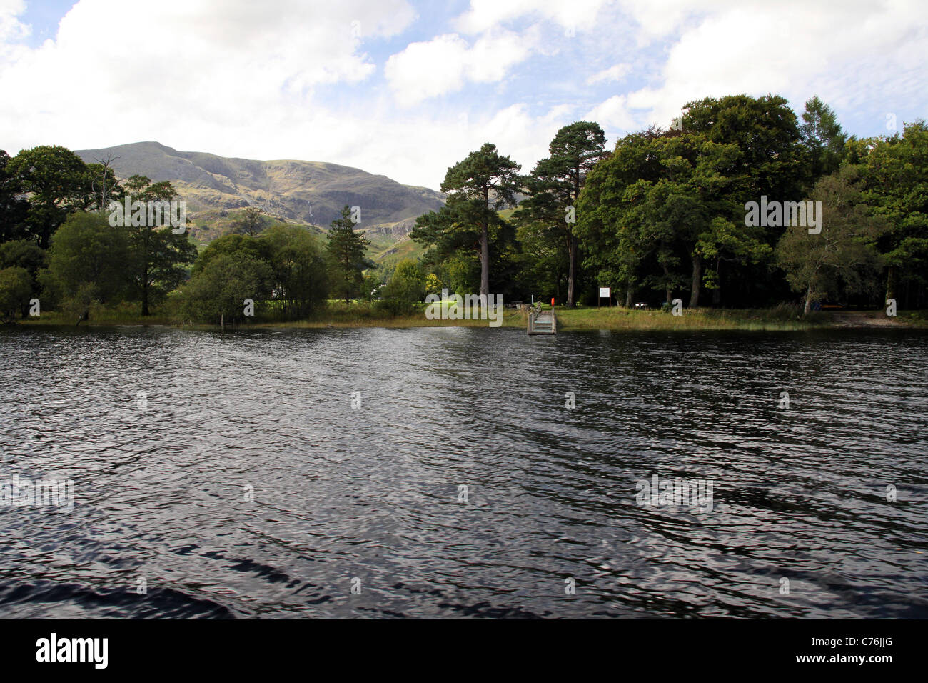 Riflessioni sul Lago di Coniston, nel distretto del lago, Inghilterra Foto Stock