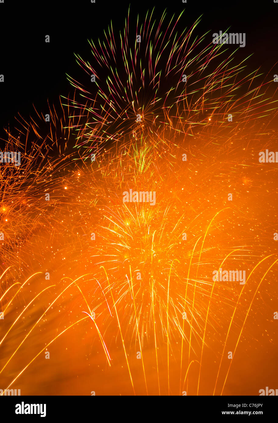Stati Uniti d'America, Connecticut, fuochi d'artificio esplosione contro il cielo notturno Foto Stock