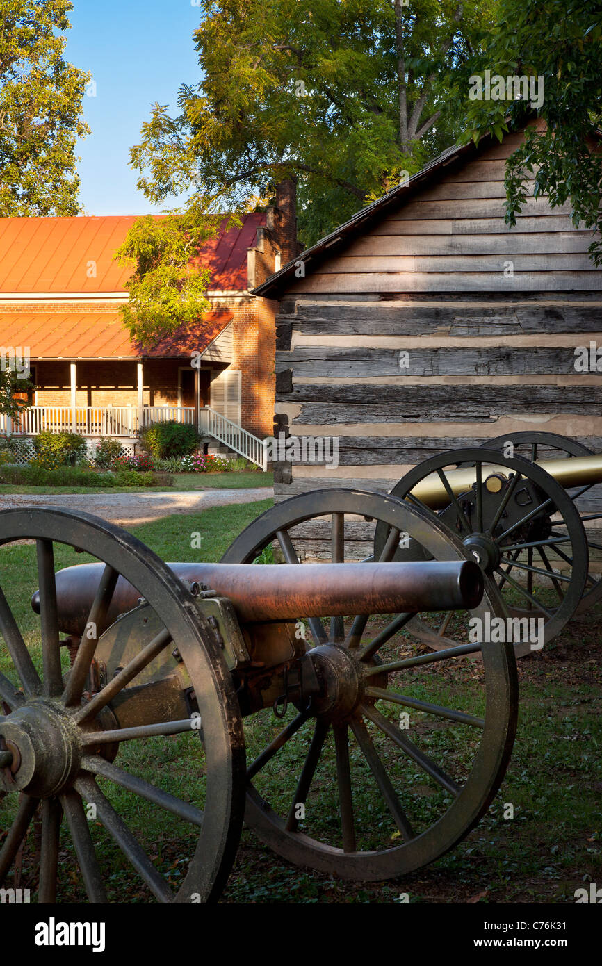 Il cannone al Carter House - sito della sanguinosa guerra civile Battaglia di Franklin (30 nov. 1864), Tennessee, Stati Uniti d'America Foto Stock
