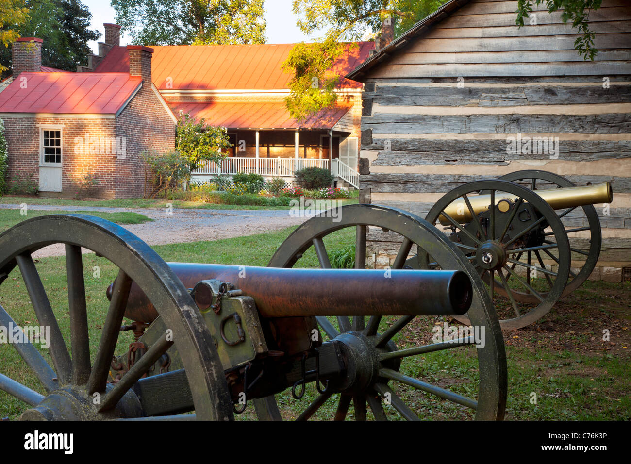 Il cannone al Carter House - sito della sanguinosa guerra civile Battaglia di Franklin (30 nov. 1864), Tennessee, Stati Uniti d'America Foto Stock