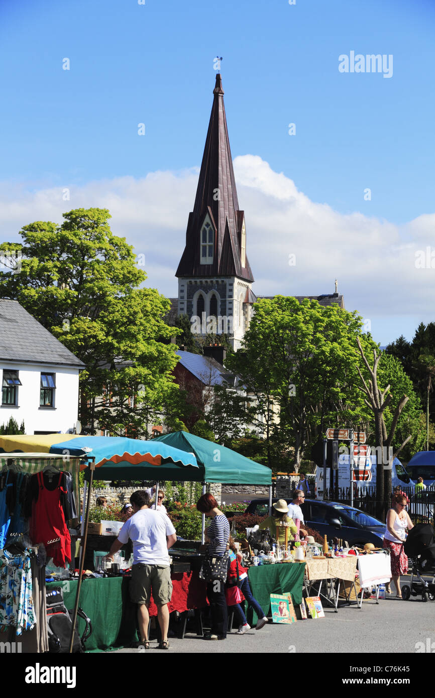 Giorno di mercato nella pittoresca cittadina di Kenmare, Co Kerry, Rep dell'Irlanda. Foto Stock