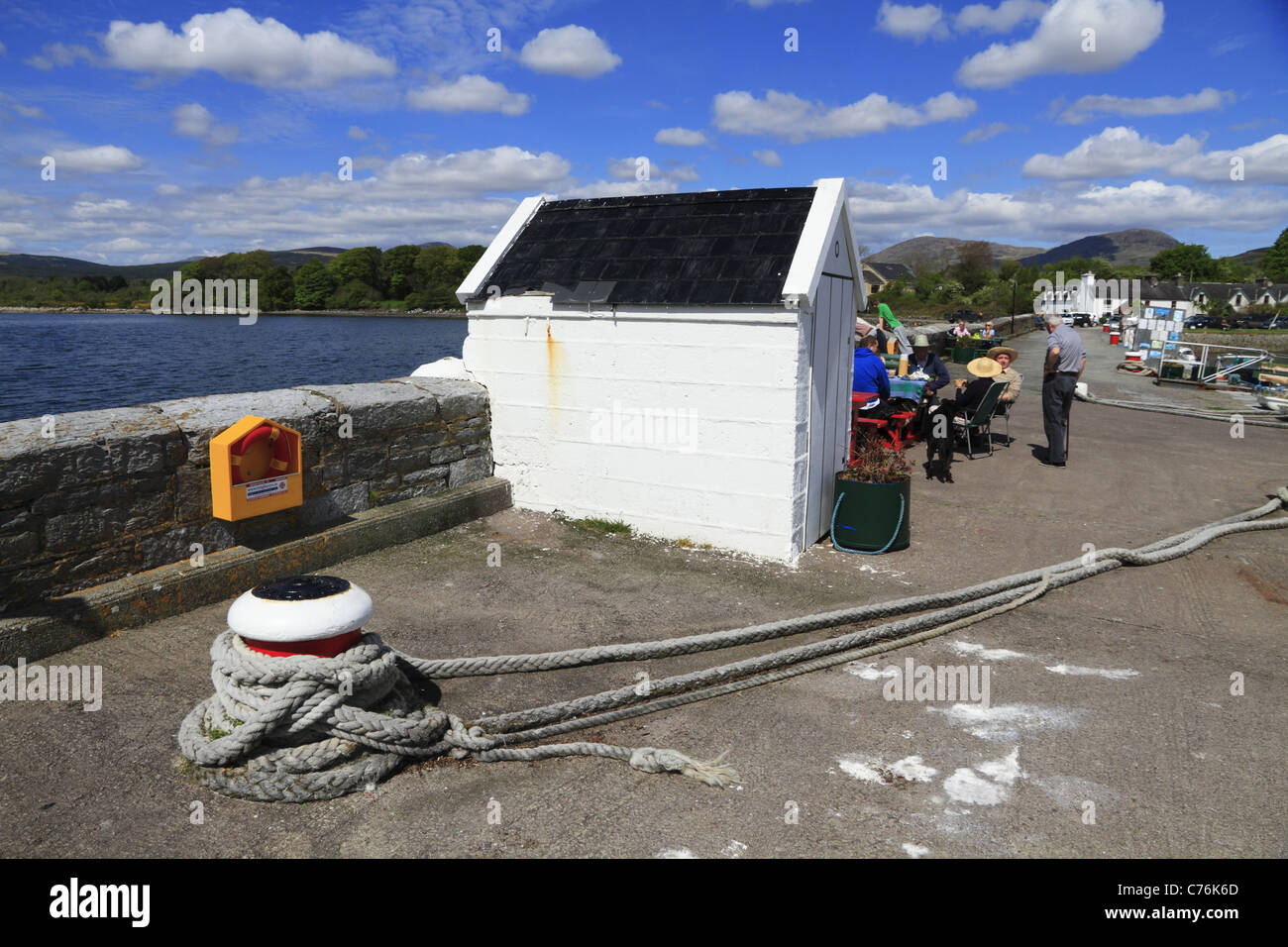 Il piccolo molo a Kenmare porto nella contea di Kerry, Repubblica di Irlanda. Foto Stock