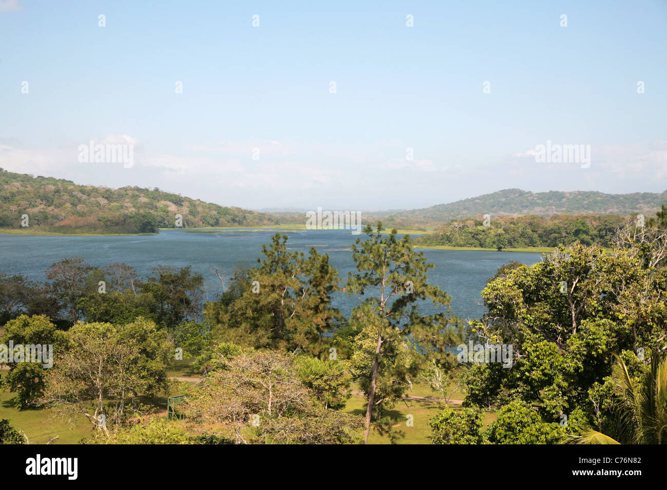 Chagres fiume che scorre sulla sua strada verso il Lago di Gatun, Panama Foto Stock