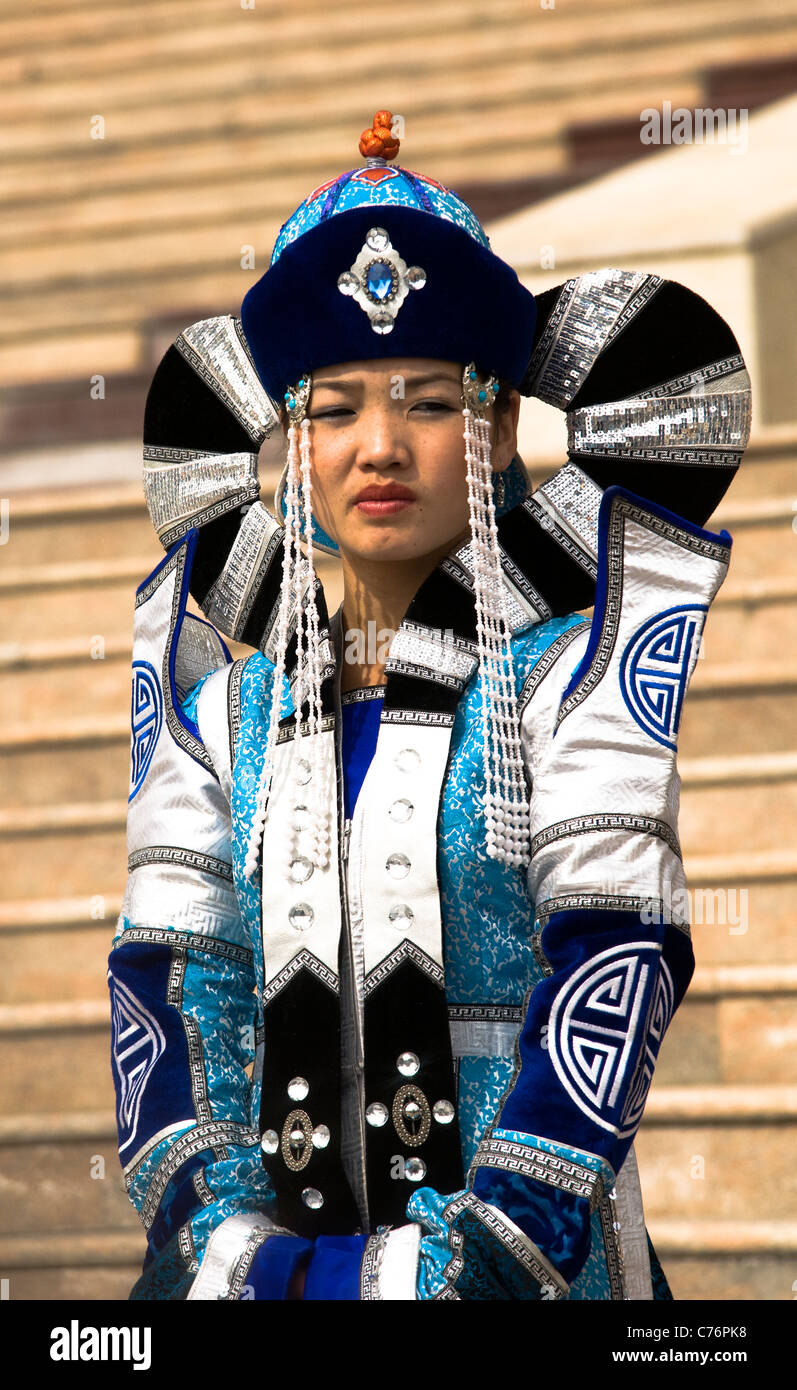 Una colorata cerimonia in Piazza Sukhbaatar ad Ulan Bator. Foto Stock