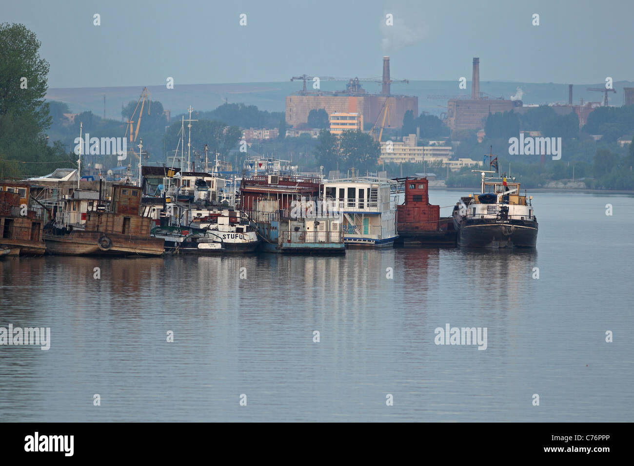 Barche di Fiume Danubio Tulcea Dobrogea Romania Foto Stock