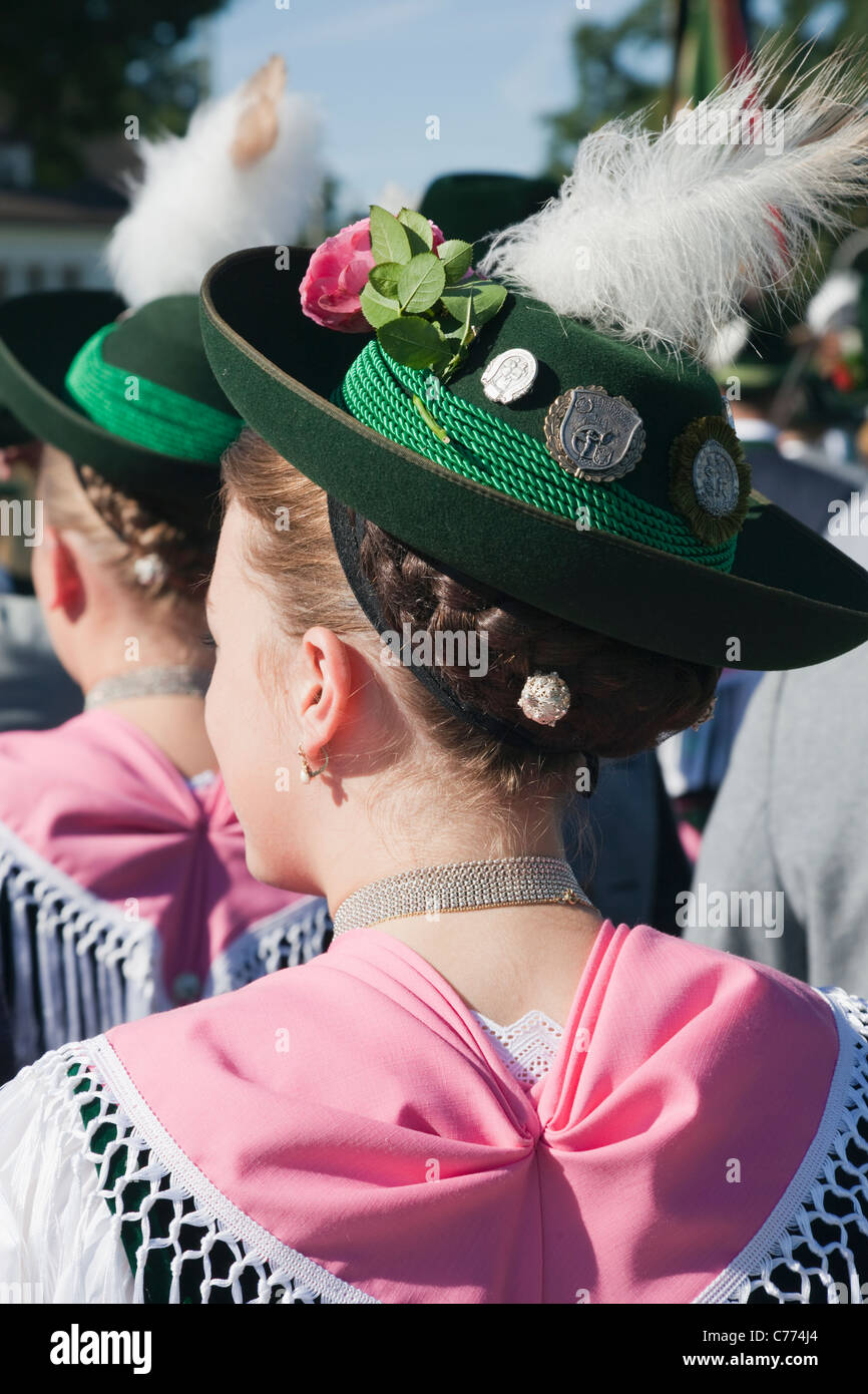 In Germania, in Baviera, Burghausen, Festival di Folklore, ragazza nel tradizionale Costume bavarese Foto Stock