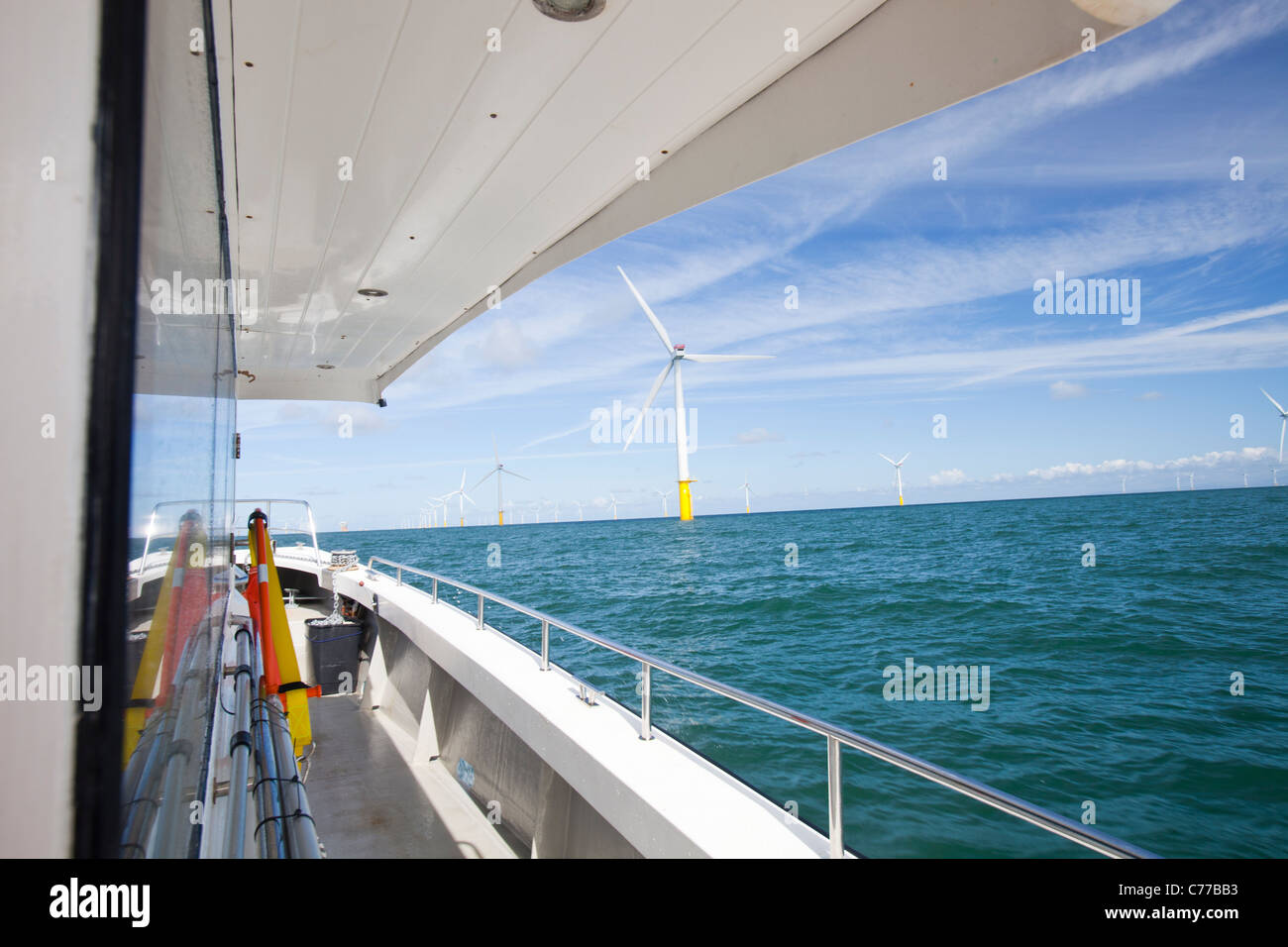 Le turbine eoliche all'Walney offshore wind farm, Cumbria, Regno Unito. Foto Stock