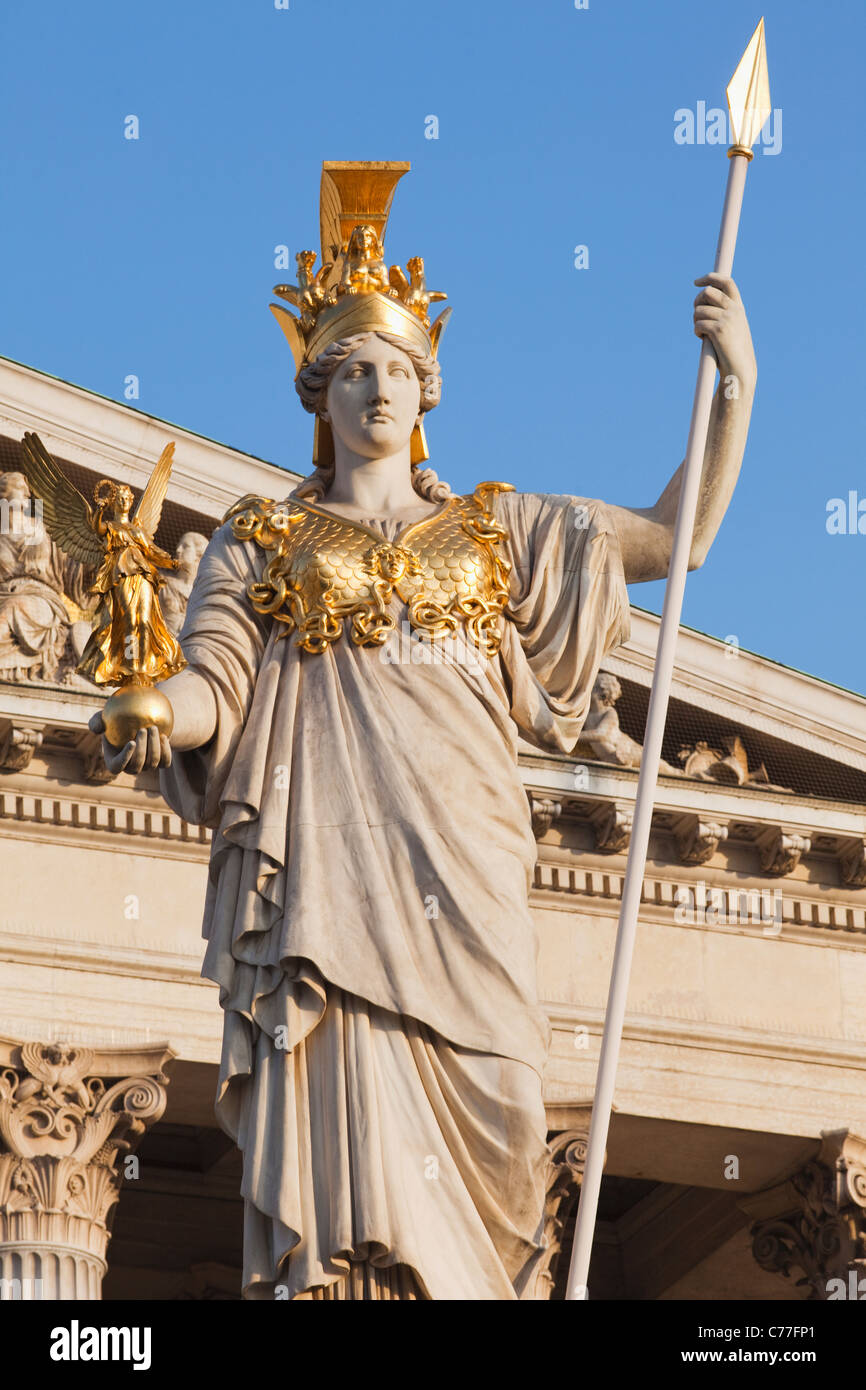 Austria, Vienna, il Palazzo del Parlamento, Statua di Athena Foto Stock