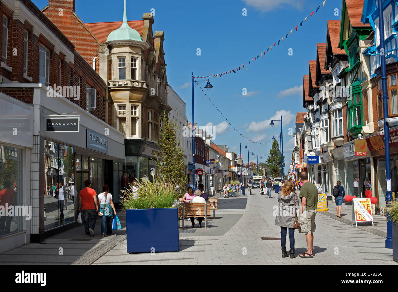 Hamilton Road, che è uno spazio condiviso zona pedoni dando la priorità su traffico, Felixstowe, Suffolk, Regno Unito. Foto Stock