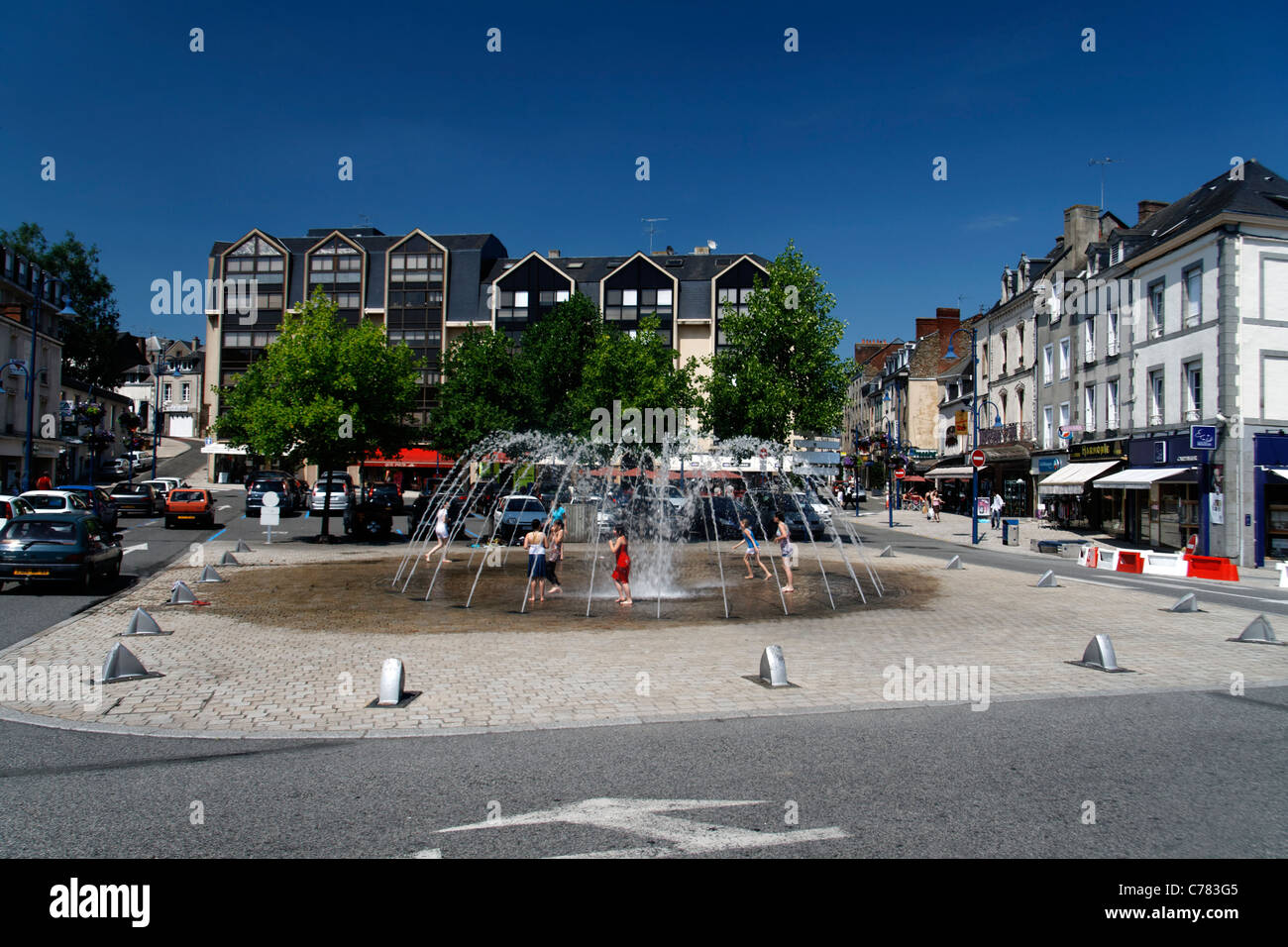 Città Mayenne, downtown : Place Clémenceau, gioventù (dipartimento Mayenne, Pays de la Loire, Francia). Foto Stock
