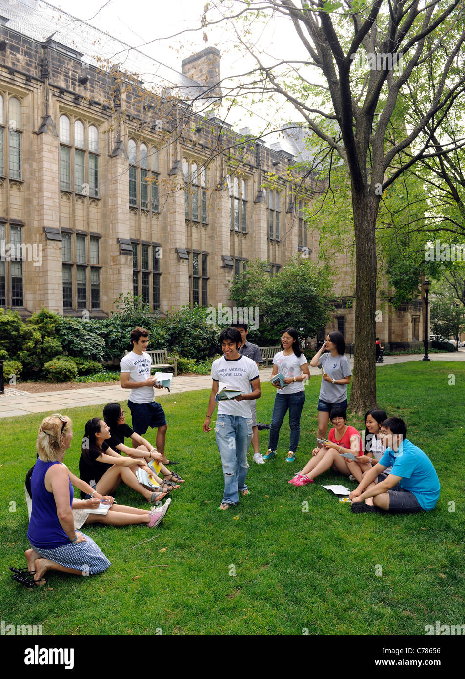 Gli studenti stranieri facendo una scenetta in English Language Institute presso l Università di Yale scuola estiva. Foto Stock