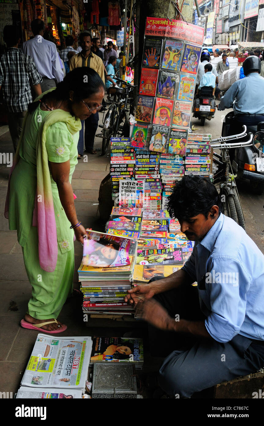 Street view a Chandni Chowk, Vecchia Delhi magazine Foto Stock