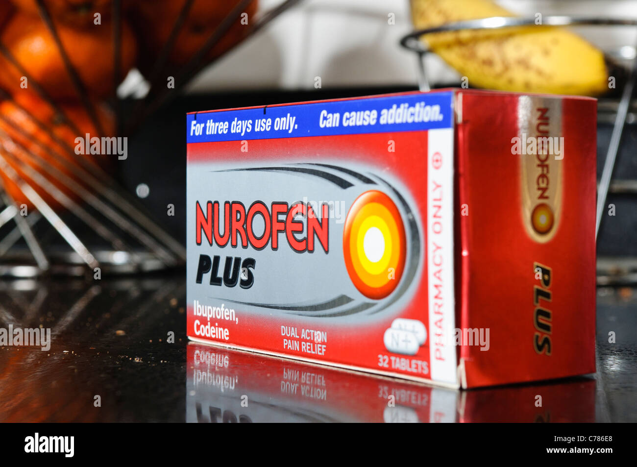 Scatola da 32 Nurofen Plus compresse Foto Stock